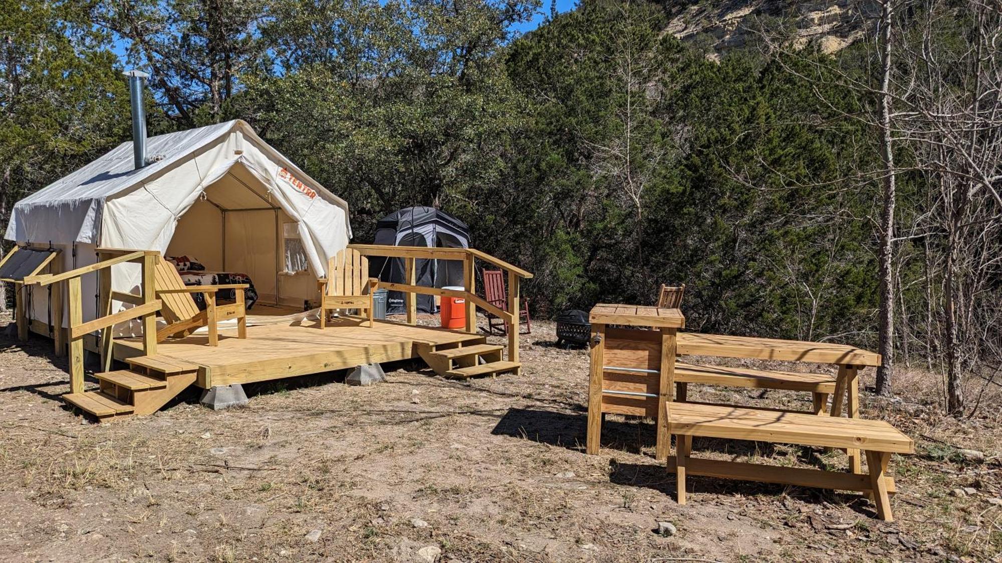 A Peace Of Heaven Cabins And Rv Vanderpool Exterior photo