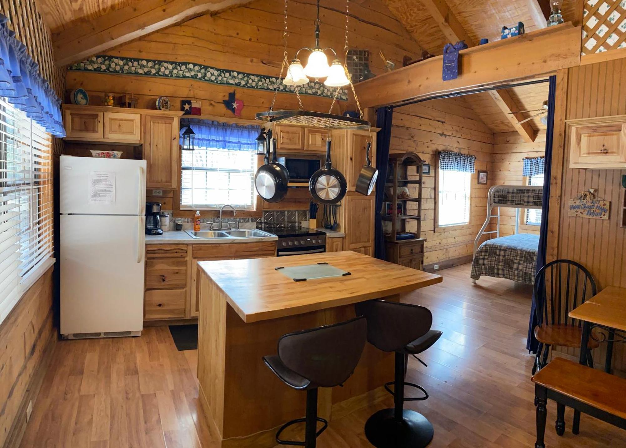 A Peace Of Heaven Cabins And Rv Vanderpool Exterior photo