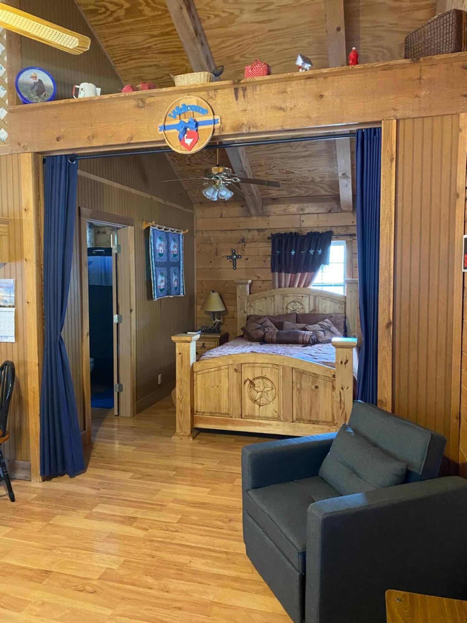 A Peace Of Heaven Cabins And Rv Vanderpool Exterior photo